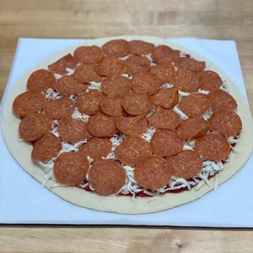 Giant 16" One Topping (Serves 5-6 People).
