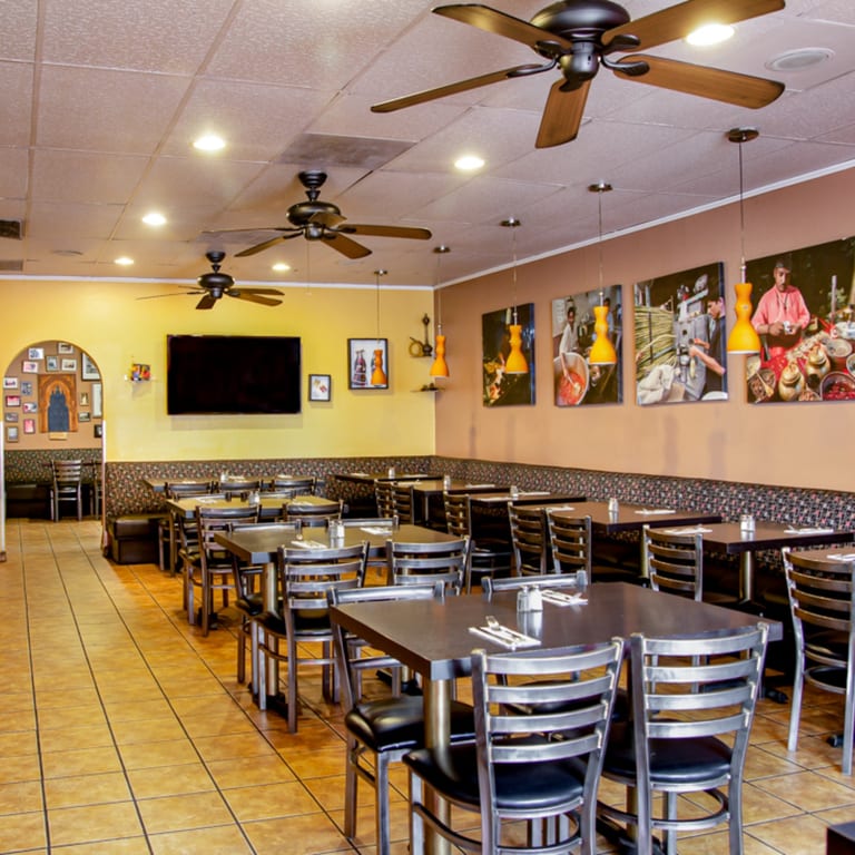 Cozy Dining for Families, Couples & Food Fans!