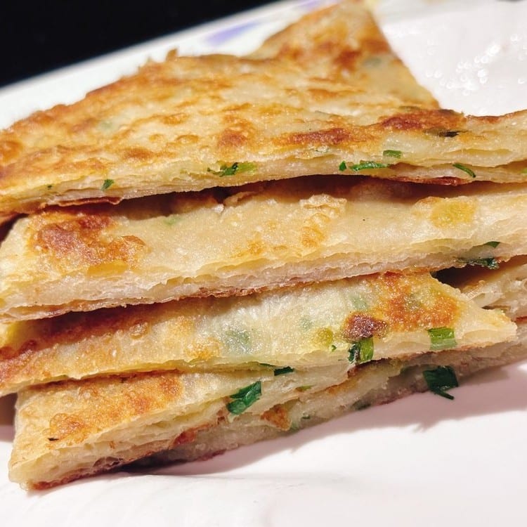 葱油饼 Scallion Pancake Country Style.