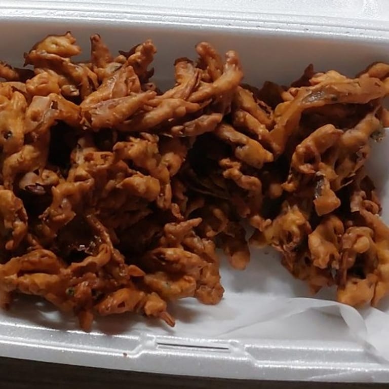 Crunchy Onion Pakora: A Flavorful Indian Appetizer