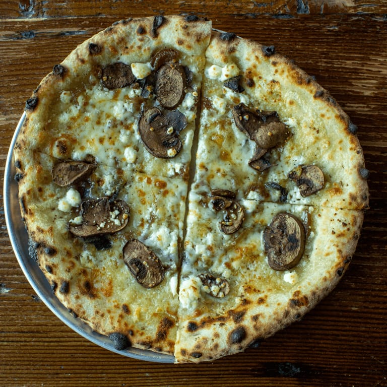 Authentic Italian Flavors: Pizza, Pasta, and More