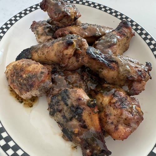 6 Jumbo Chicken Wings.