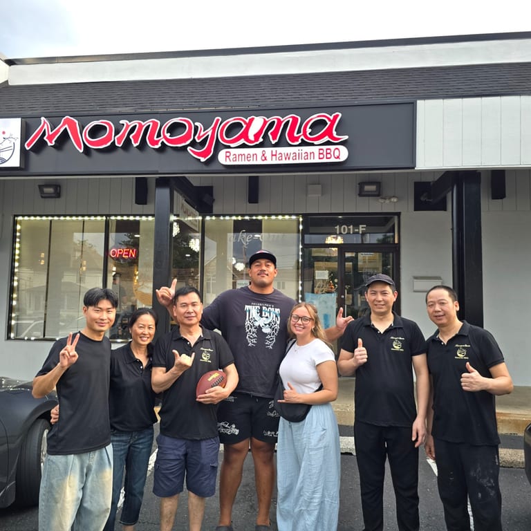 Welcome to Momoyama Ramen & Hawaiian BBQ🍜