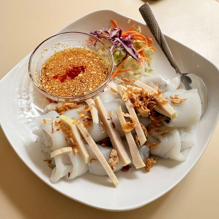 Delicious Khao Poon and Noodle Soups