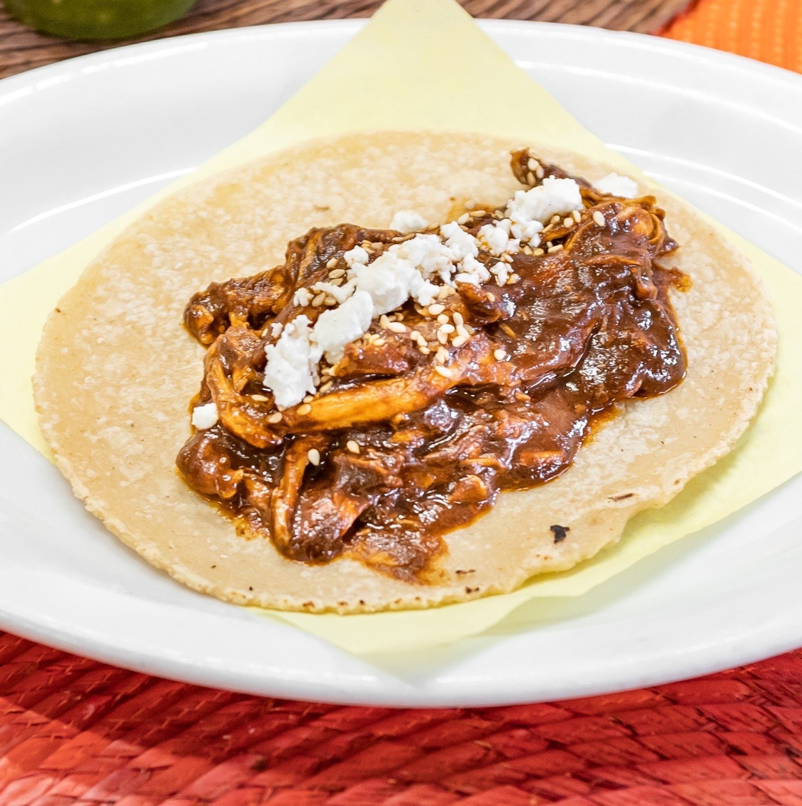 Taco - Pollo en Mole Poblano.