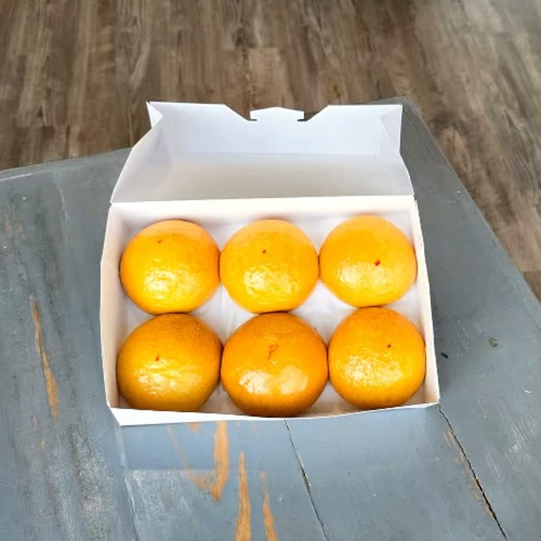 Flaky Croissants: A Bakery Delight