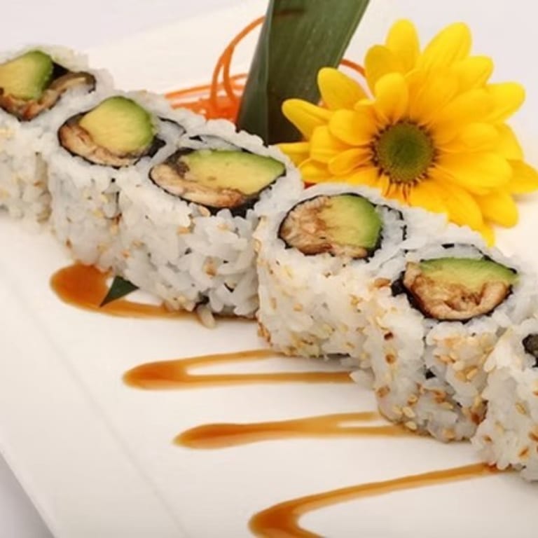 Delicious Avocado Roll: A Sushi Lover's Dream