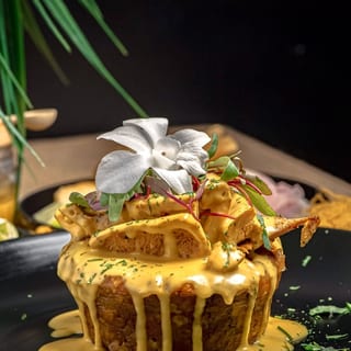 Mofongo Relleno De Pollo en Crema De Queso