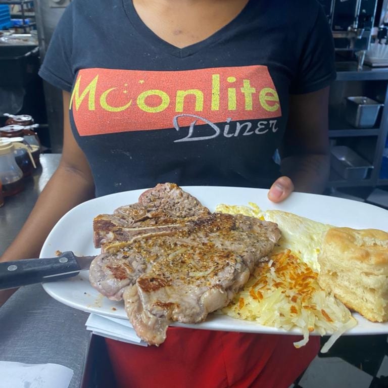 Serving Classic American Comfort Food