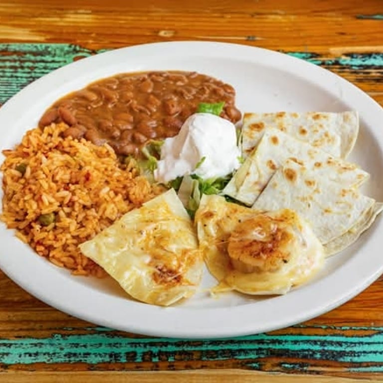 Fresh Guacamole and Mexican Delights