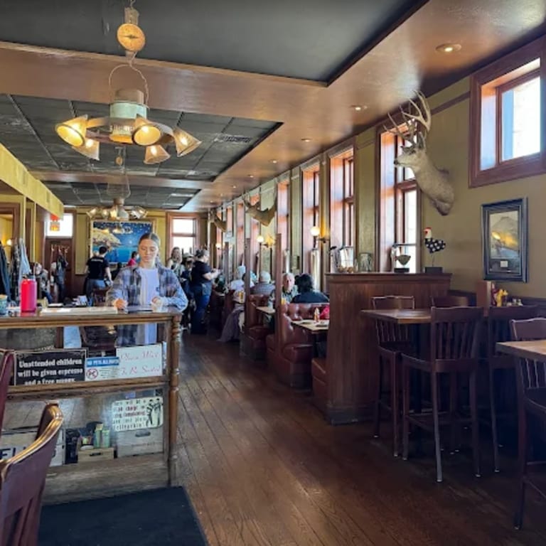 Come Visit Castle Cafe 📍