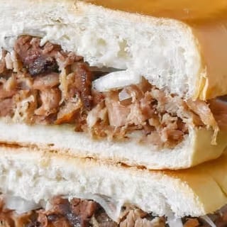 Sandwich pan lechon