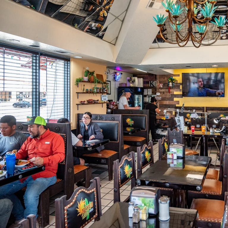 A Comfortable and Family-Friendly Spot