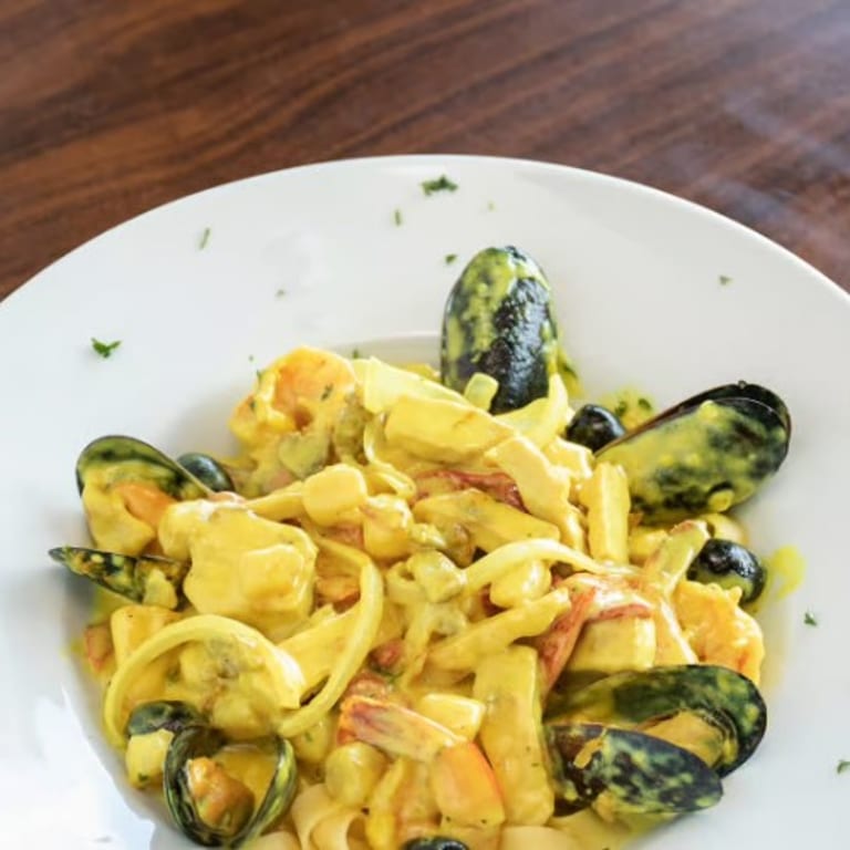 Fresh Salads: Italian, Seafood, Vegetarian Options