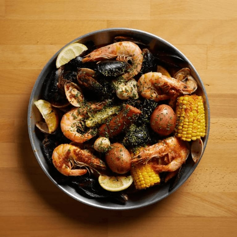 Fresh Lobster Delights: Seafood and Cajun Cuisine