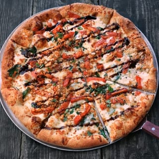 16" Chicken Caprese Pizza
