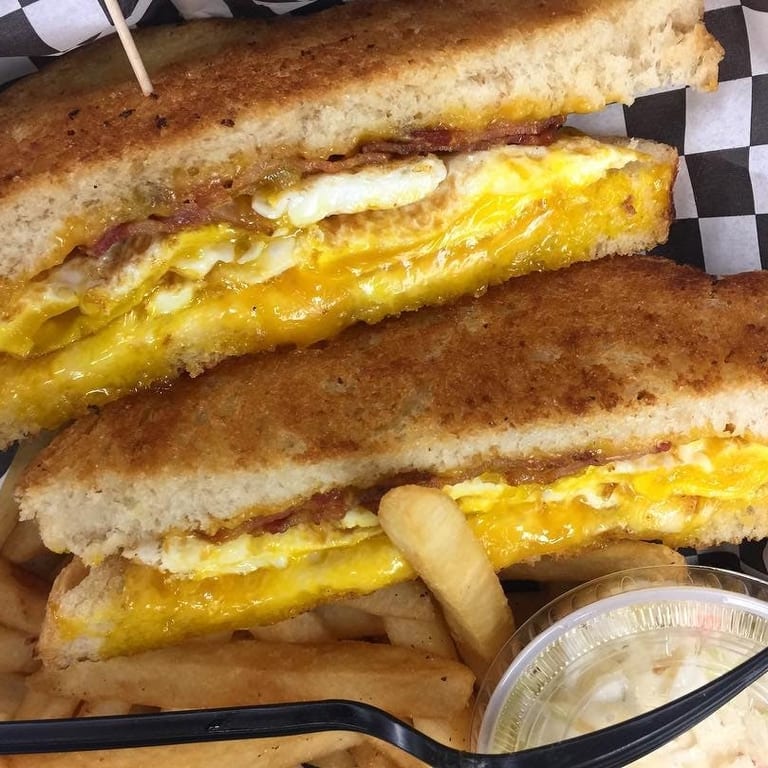 Tasty Tuna Melt: A Cheesy Delight