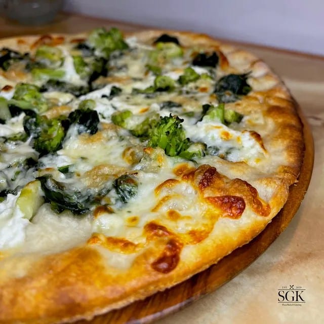 10" Cauliflower Green Forest Pizza.