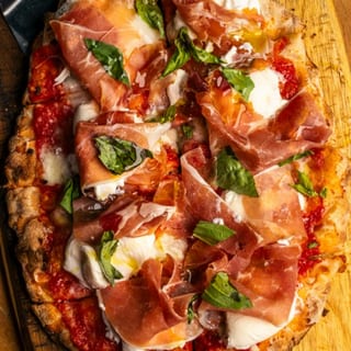 Prosciutto E Burrata Pizza (1 Ft. Pala)