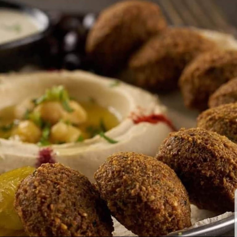 Experience Comfort and Flavor at Kinzi