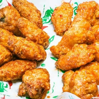 Medium Combo (16 Wings, 8 Drumsticks & Fries)