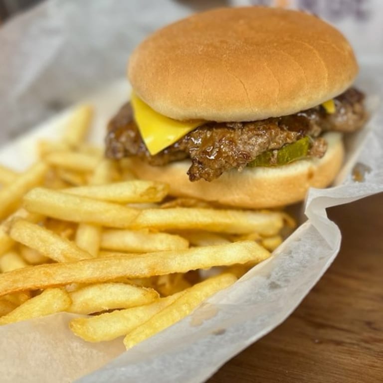 Bacon Cheese Burger: A Juicy American Classic