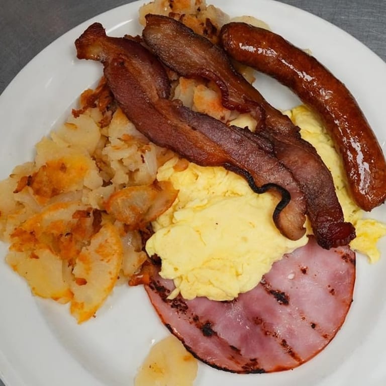 Bacon and Eggs: Classic Diner Breakfast Favorites