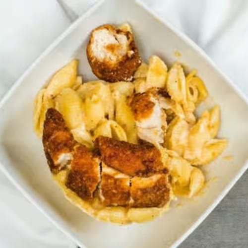 Lola Mac with Chicken.