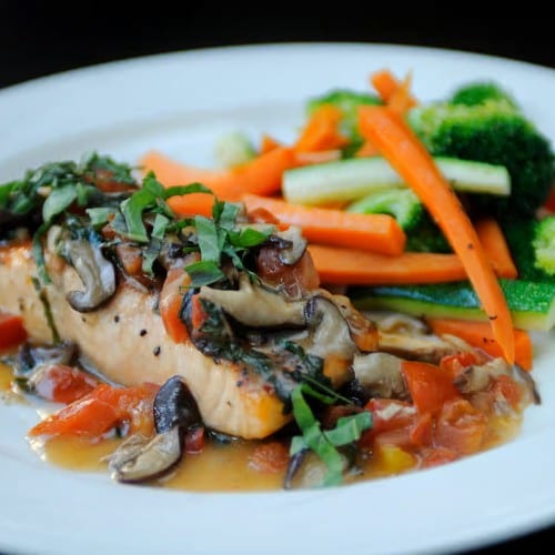 Salmone Funghi E Pomodoro.