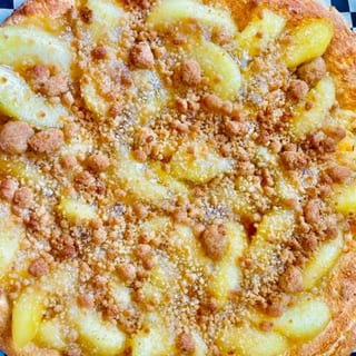 Apple Pie Crumble Pizza