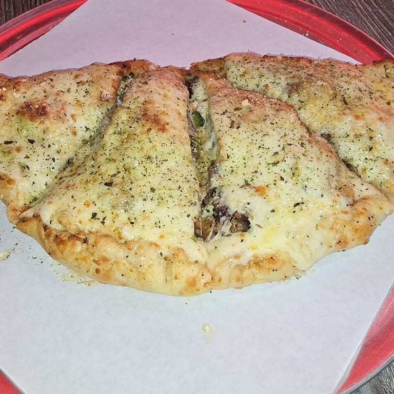 Delicious Italian Eats: Pizza, Pasta, and More