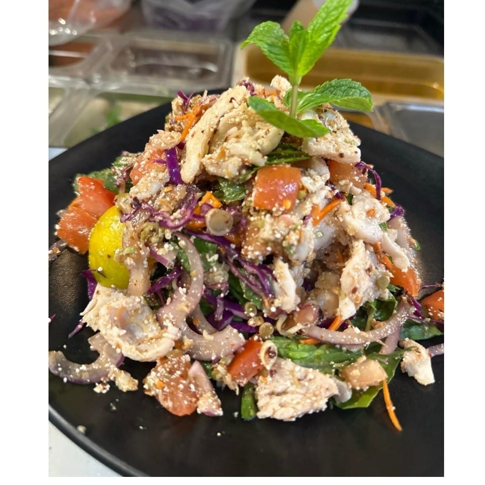 Chicken salad (lab Gai).