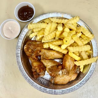 Chicken Wings with Fries