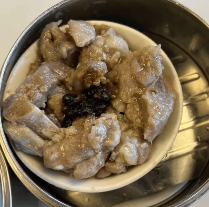 Spareribs in Black Bean Sauce / 香芋蒜香蒸肋排.