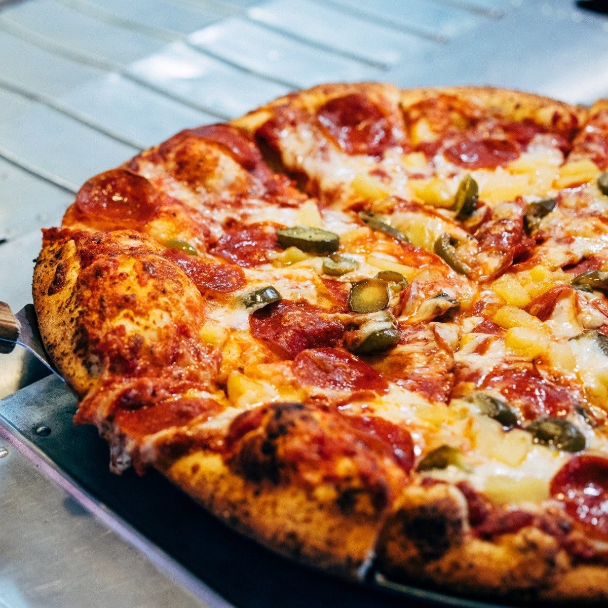 Roy’s Hot Rod Pizza (16").