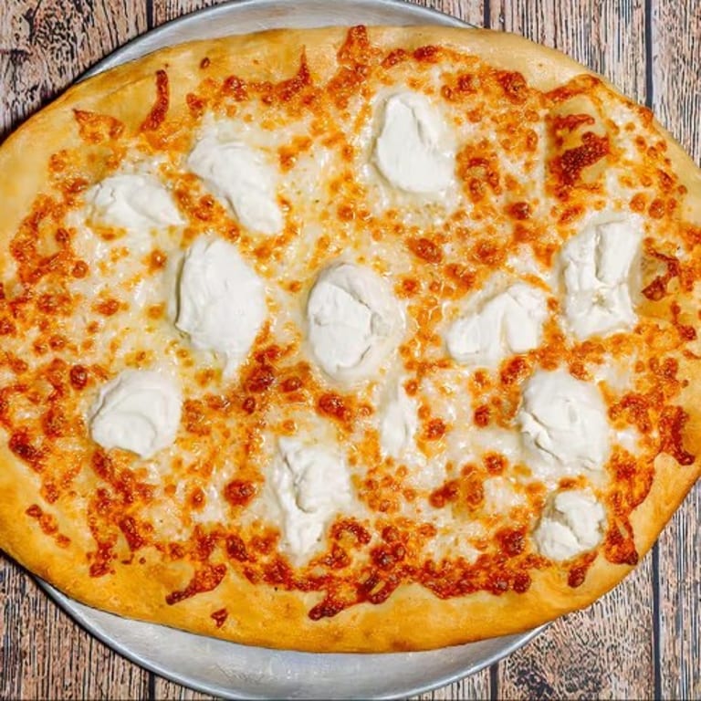 Classic American Eats: Pizza, Wings, and More