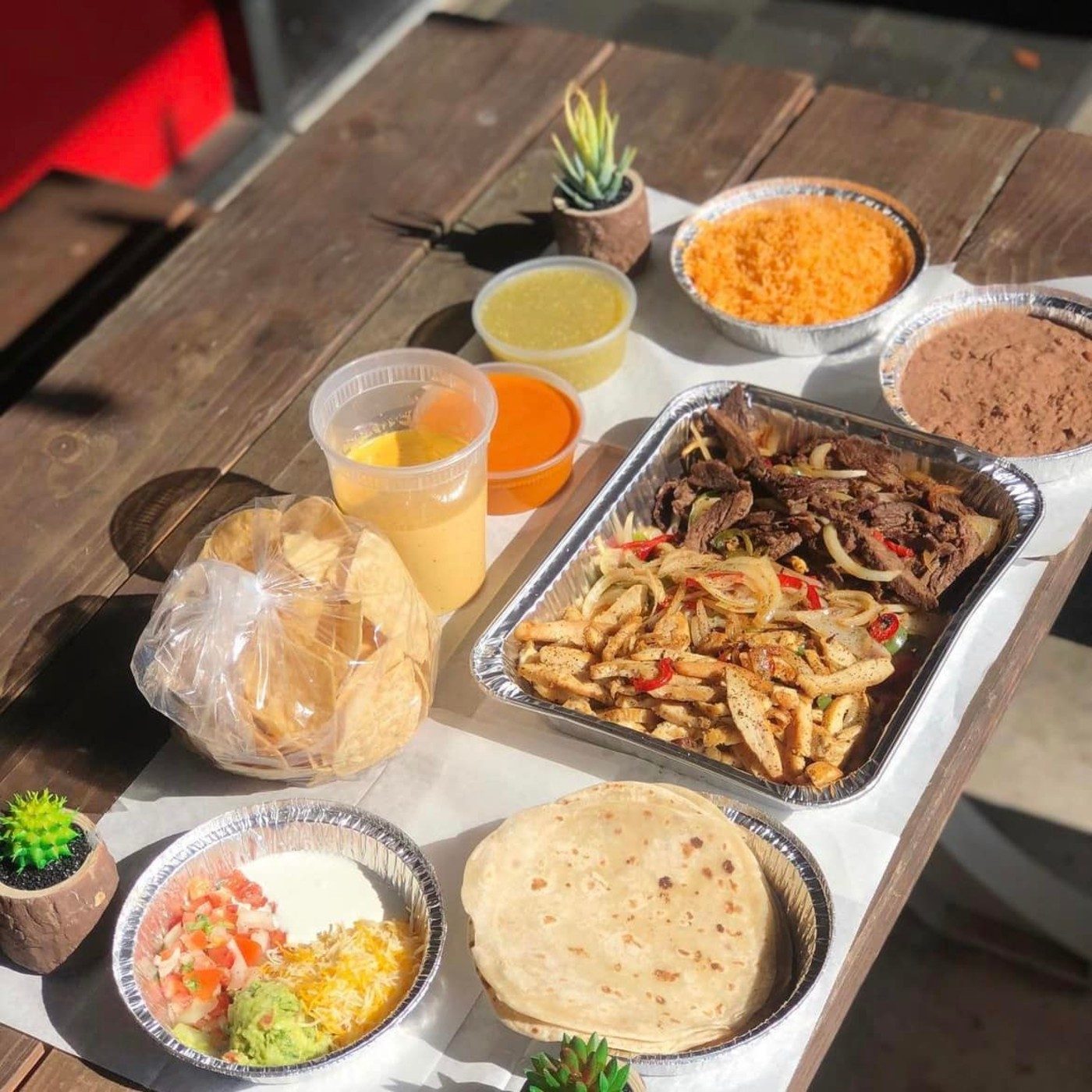 Los 3 Regios Fajitas 5 Or 6 People.