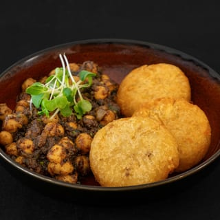 Aloo Tikki With Pindi Cholley