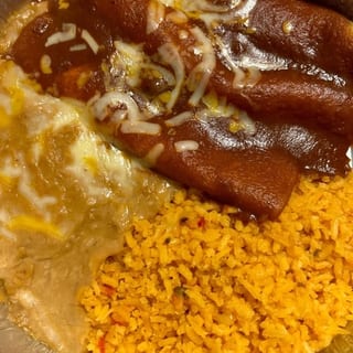(Vegetarianas) Enchiladas De Queso / (Vegetarian) Cheese Enchiladas