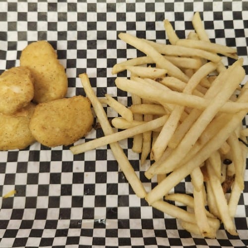CHICKEN NUGGETS & FRENCH FRIES.
