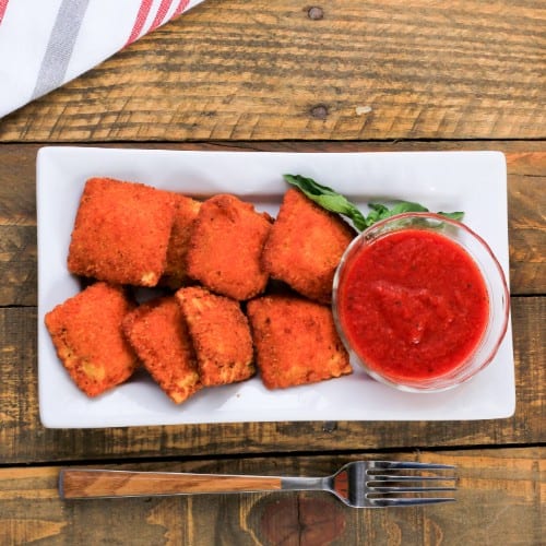 Breaded Cheese Ravioli (8 pc).