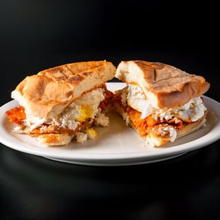 Torta De Chilaquil Con Huevos