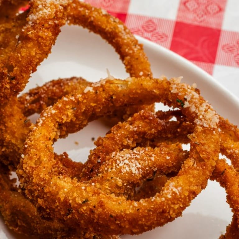 Crunchy Onion Rings: A Tasty Side Option