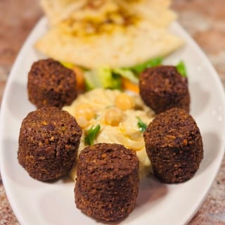 Falafel & Hummus + 1 Pita