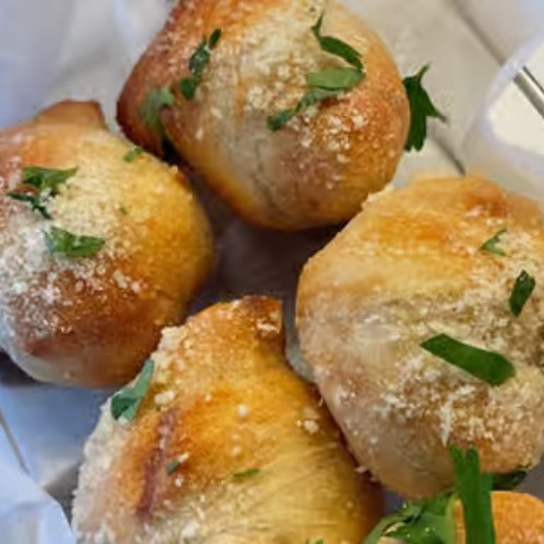 Garlic Knots: A Must-Try Italian Appetizer