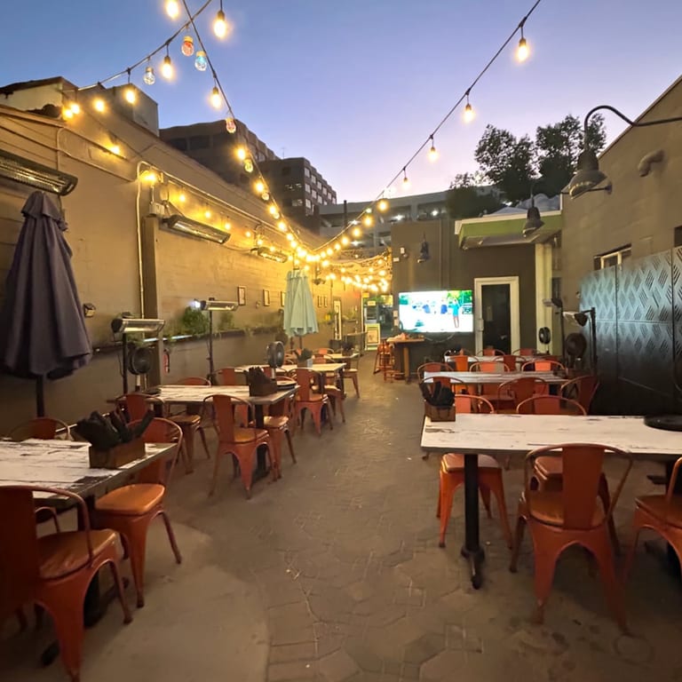 Dine Outdoors with Us 