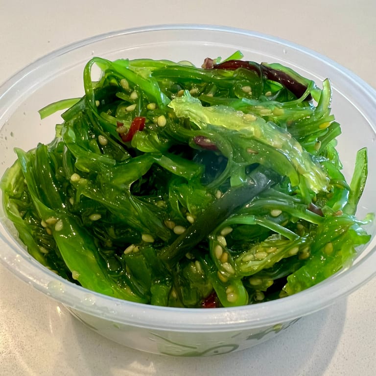 Fresh Seaweed Salad: A Healthy Hawaiian Delight