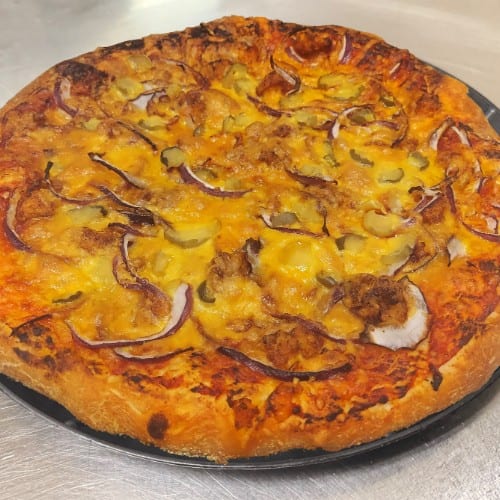 Tennessee Nashville Hot Chicken Pizza.