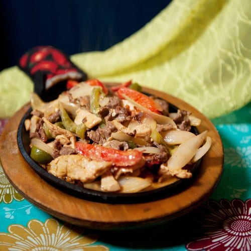 CHICKEN AND STEAK FAJITAS WITH CREAM SAUCE.