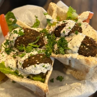 02 Falafel Deluxe